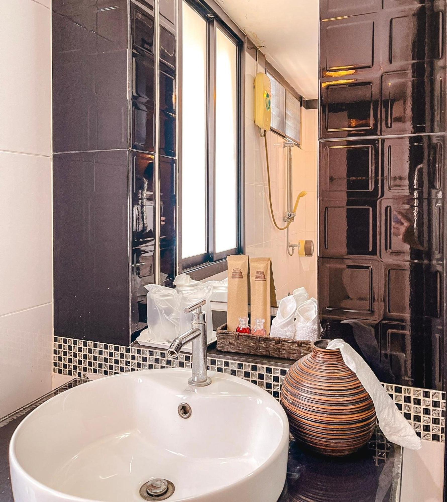 Baik Suite Bangkok Exterior foto