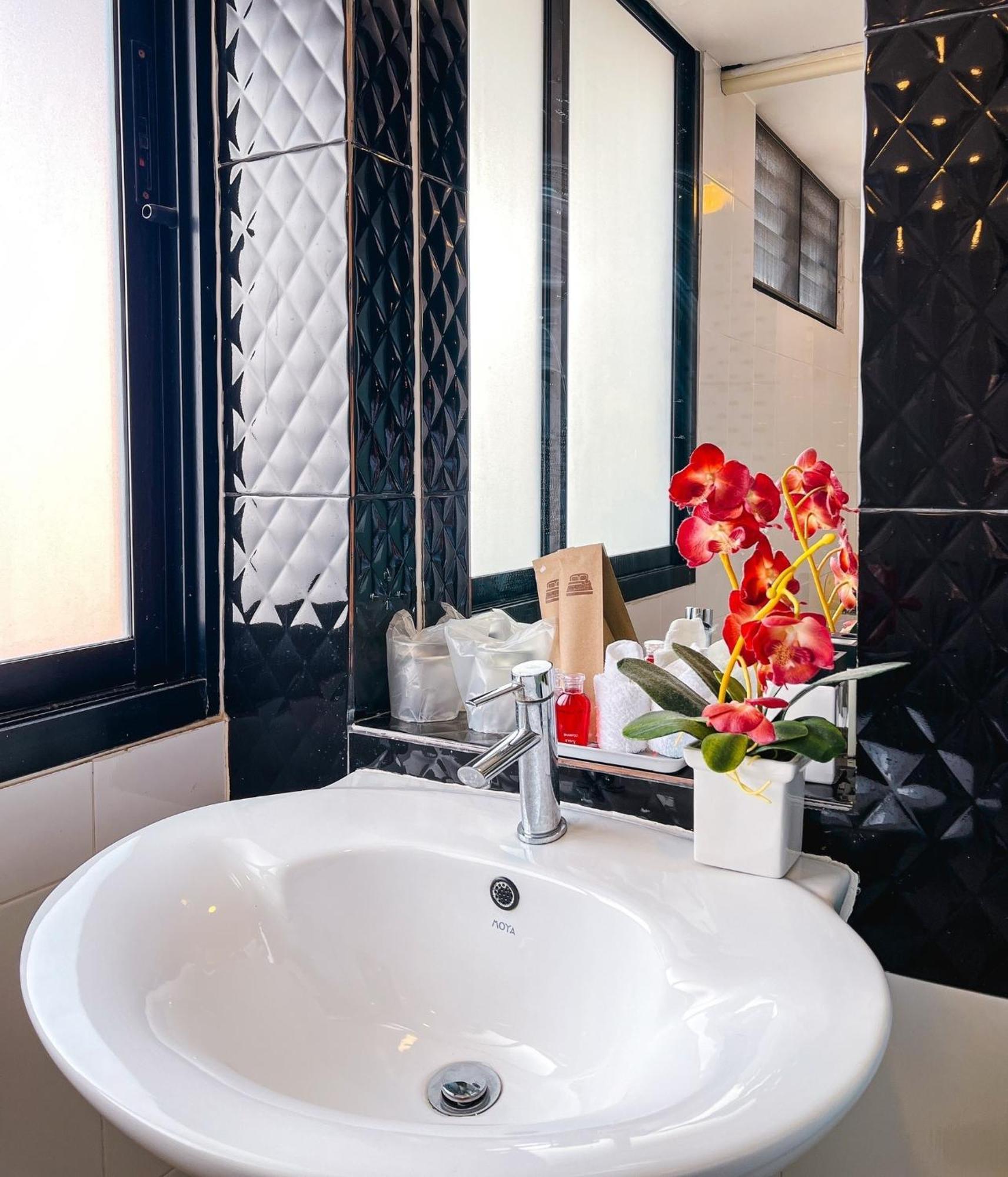 Baik Suite Bangkok Exterior foto