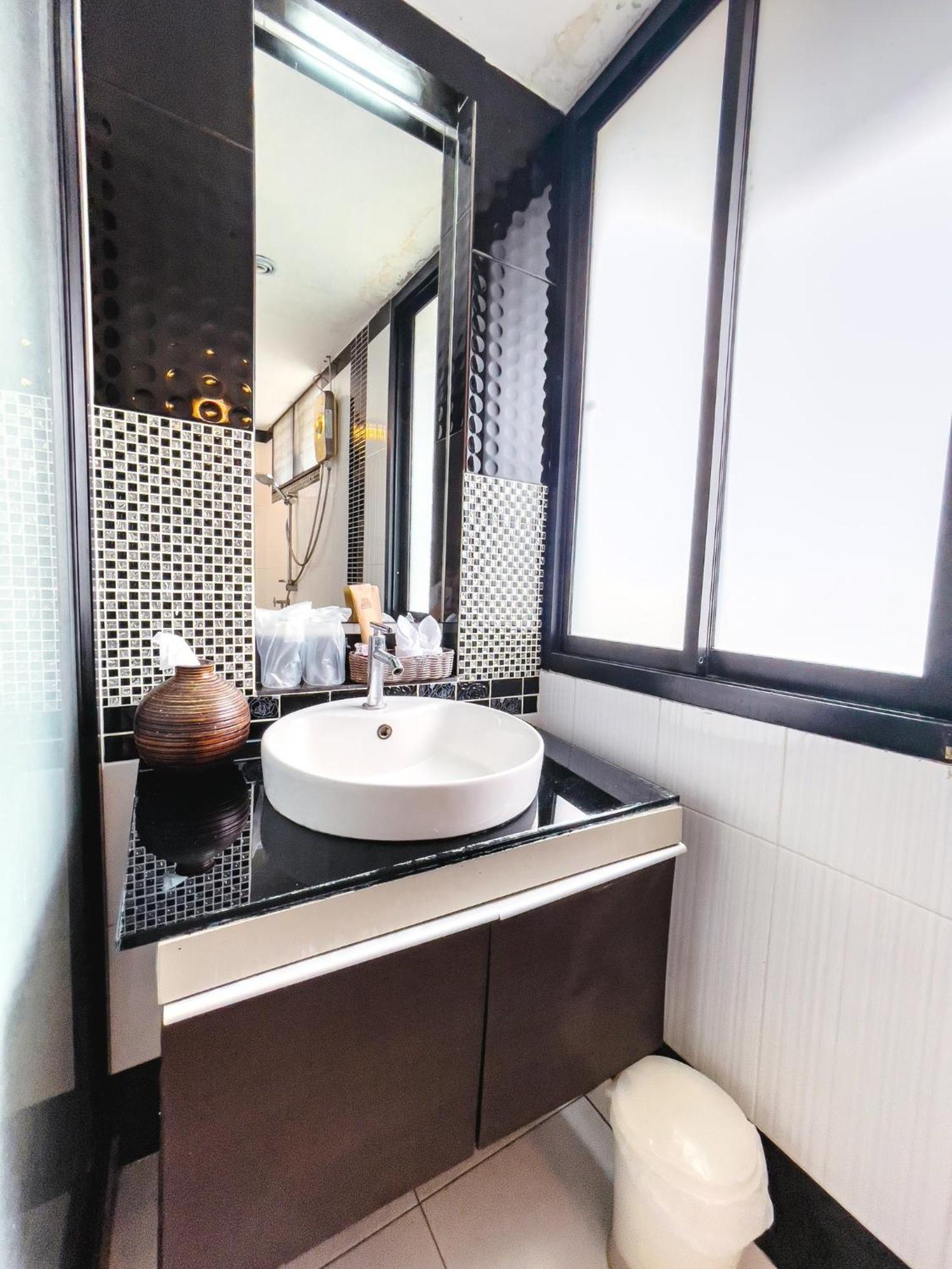 Baik Suite Bangkok Exterior foto