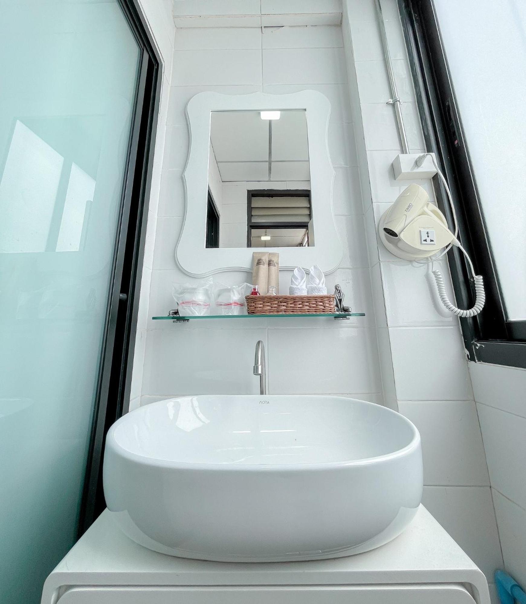 Baik Suite Bangkok Exterior foto